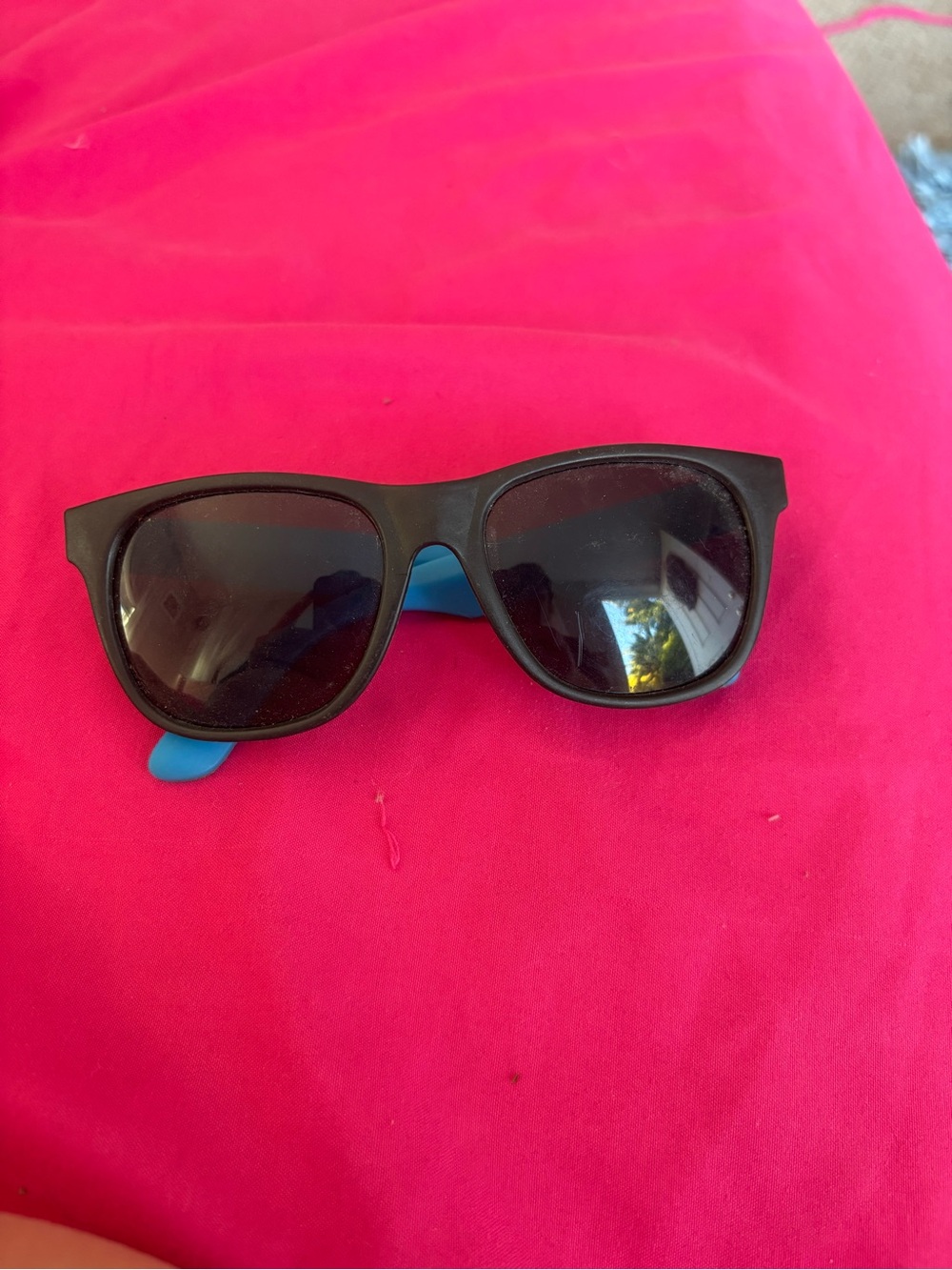 Kids Black & Blue Sunglasses – Classic UV Protection